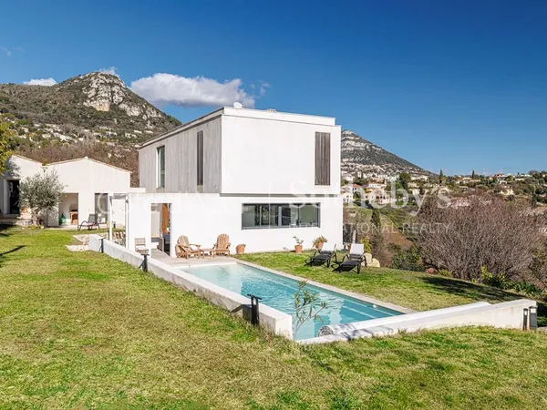 Villa contemporaine à vendre à Vence en exclusivité 