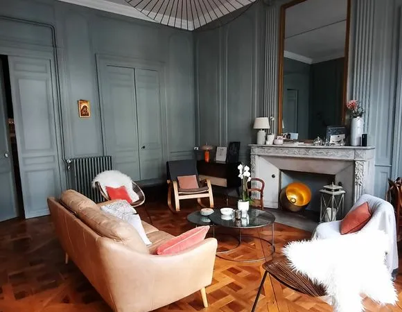 Appartement T5 PMR rénové Riom centre avec ascenseur et place parking 