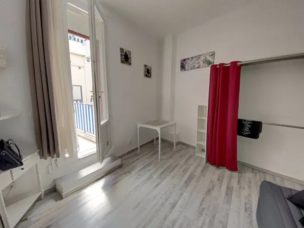 Studio 1 pièce 16 m² 