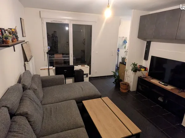 T2 45 m² - Terrasse - Garage fermé - Centre de Décines-Charpieu 