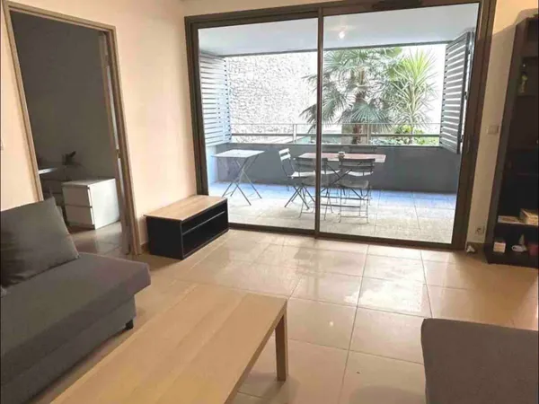 Loue appartement meublé 45m² Nîmes - plein centre 