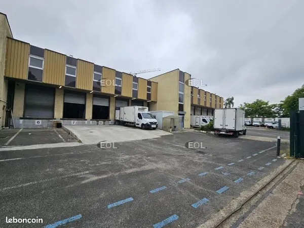 Local commercial 9 pièces 2228 m² 
