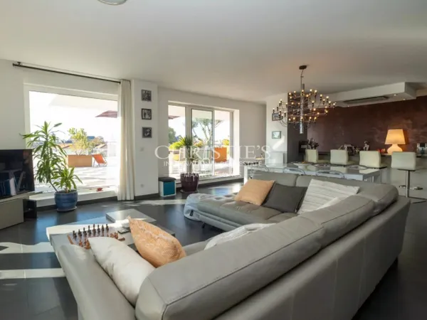 Luxueux Appartement avec Terrasse paysagée et Parkings 