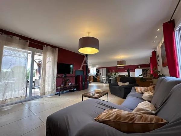 Maison de plain-pied 4 pièces 158 m² 
