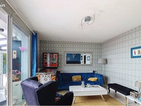 Maison dans bourg dynamique 