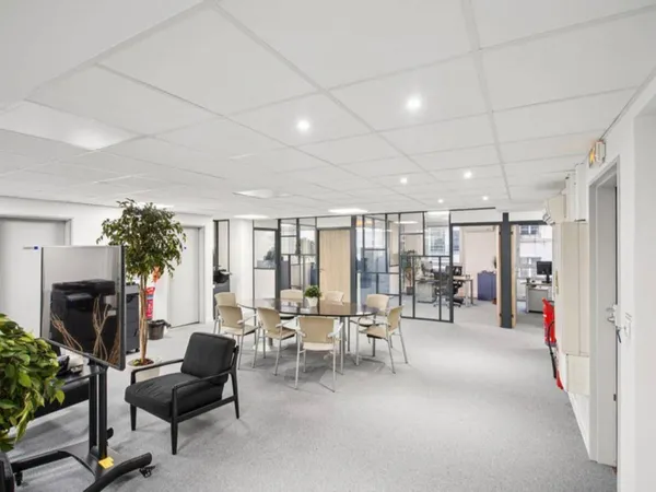 Bureau 361 m² 