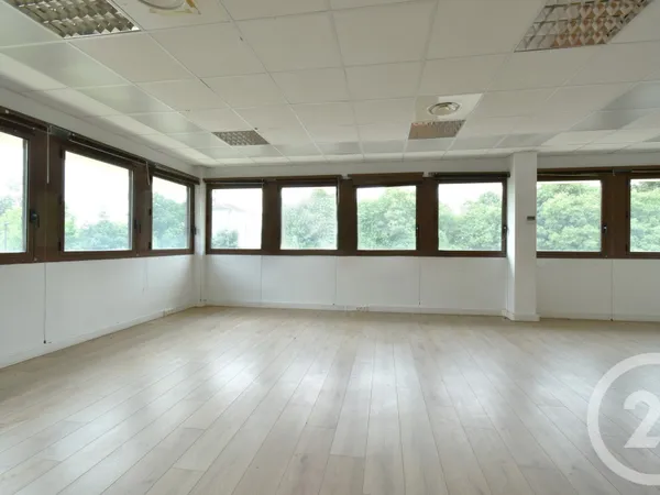 Bureau 272 m² 
