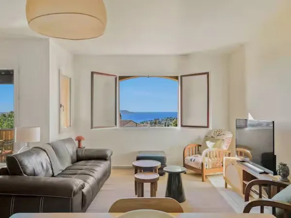 Maison meublée Carqueiranne 3 pièce(s) 73.33 m2 vue mer. 