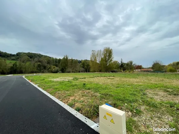 Terrain 739 m² Saint Caprais De Lerm 