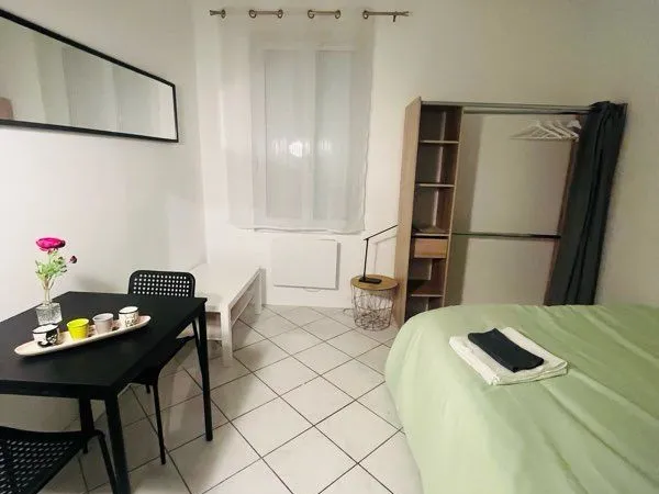 Studio refait à neuf poche d'université 