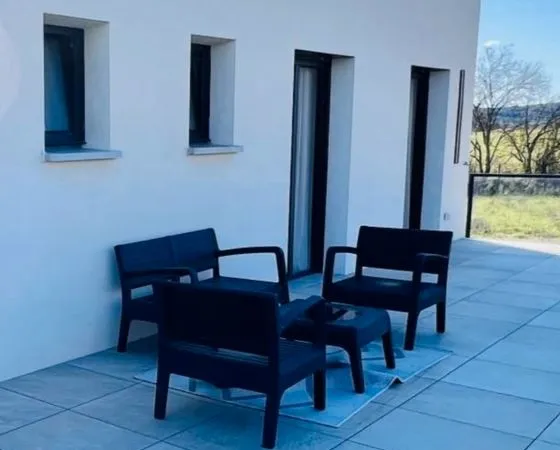 Maison moderne avec piscine 
