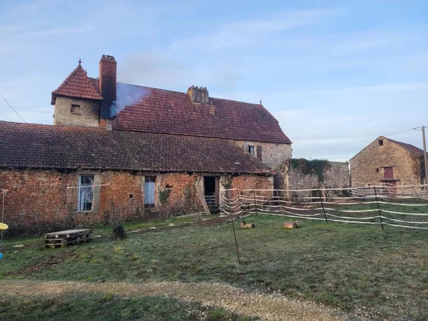 Maison périgourdine en pierre avec un potentiel infini près de Daglan 