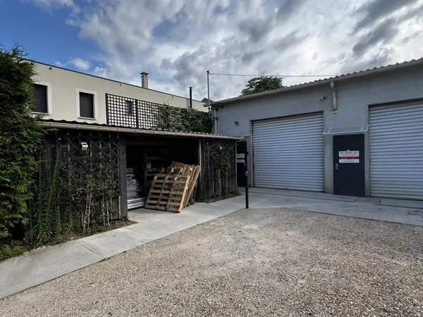 LOCAL D'ACTIVITE 75 m2 + bureaux 50 m2 