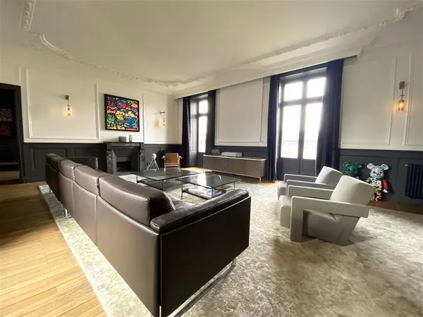 Appartement 4 pièces 145 m² 