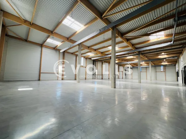 Local d'activité 10168 m² 