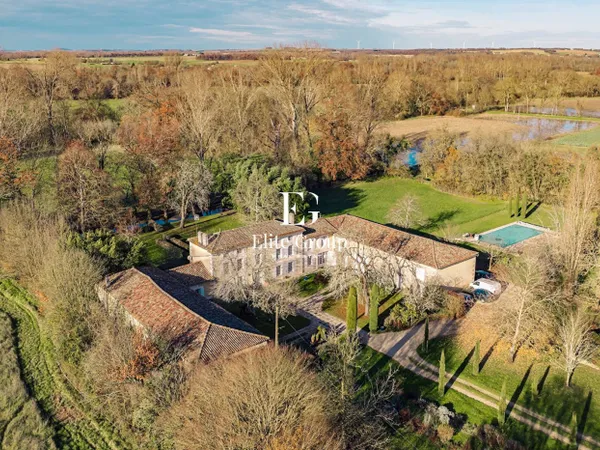 À VENDRE MAISON D'EXCEPTION PROCHE D'ANGOULÊME - 297M2 - 12 PIÈ 
