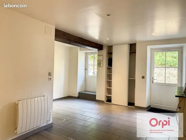 Studio 1 pièce 27 m² 