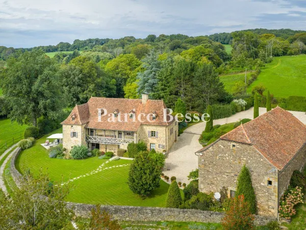 Maison 13 pièces 872 m² 
