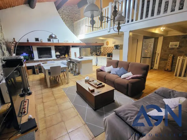 À VENDRE : GRANDE MAISON AUTHENTIQUE DE 4 PIÈCES DE 145m² AVE 