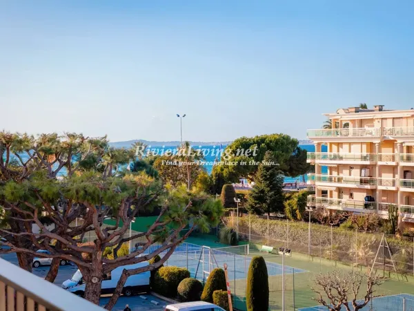 ST LAURENT DU VAR - VESPINS --- 3P rénové vue mer 