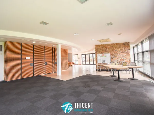 Plateau de bureaux à louer - 293 m² en RDC 