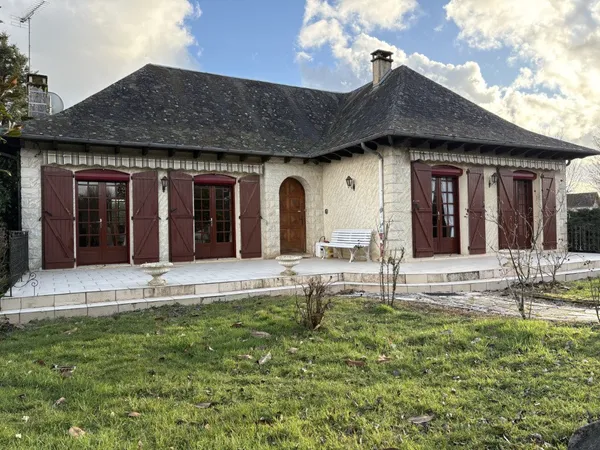 Dans le village de Lubersac, situation calme et indépendant 