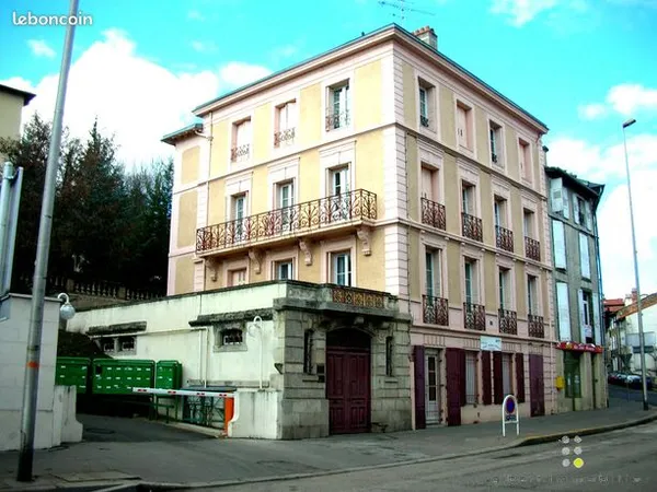 Local commercial 1 pièce 94 m² 