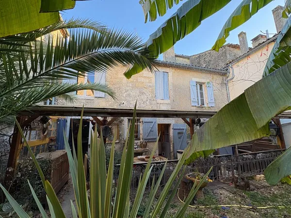 COUP DE COEUR : maison de bourg atypique ? Gros potentiel & charme absolu 