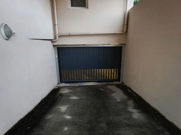 A louer garage fermé en sous/sol 