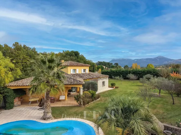 TRETS - Maison aux accents du sud sur 1 hectare 
