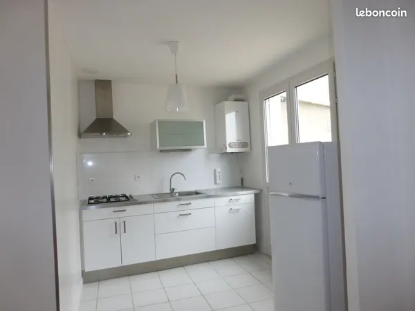 Appartement T3, seul en 1er étage maison, 50 m² , 2 chambres + Terrasse close 22 m² - Bail 1 an 