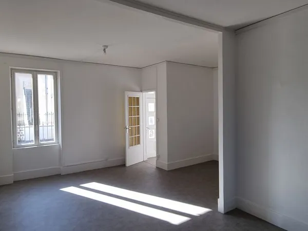 Grand F3 Rue Docteur Roux MONTLUCON 