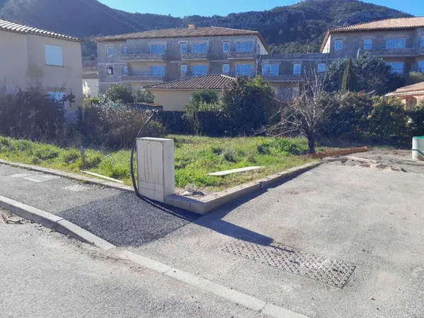 Terrain 215 m² 