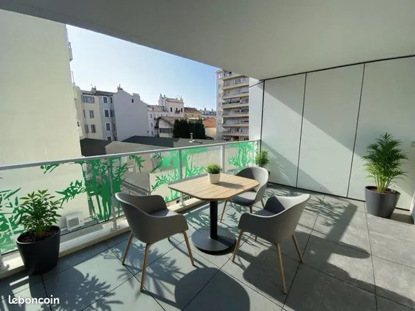 T3 récent avec terrasse - Toulon Saint-Jean / Champs de Mars 