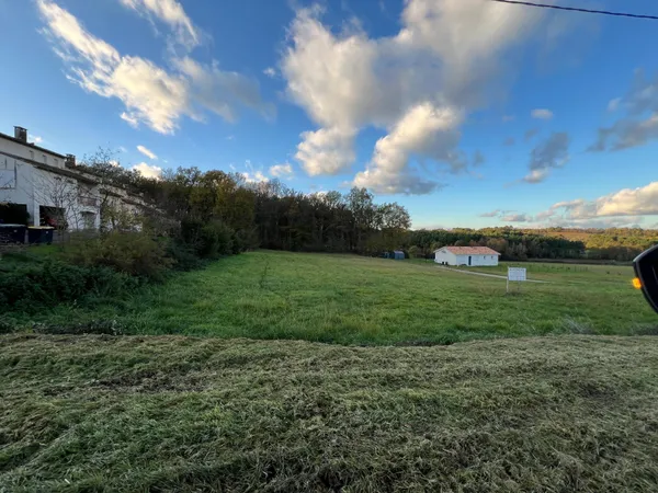 À vendre : Terrain constructible de 1 530 m² - Idéal pour votre projet de vie ! 