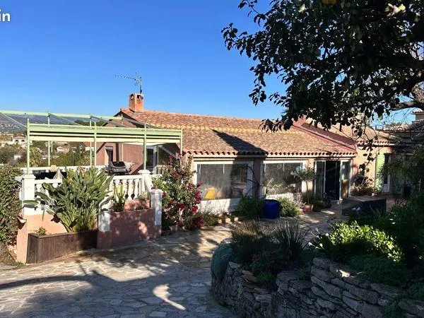 Villa au calme vue dégagée 12 mn à pied de la mer 
