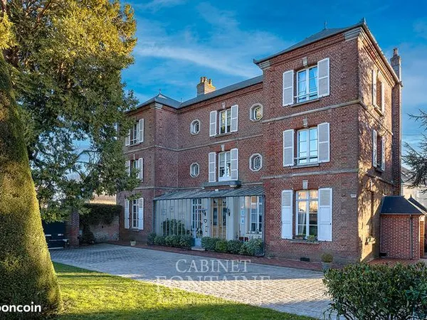 Maison 11 pièces 272 m² 