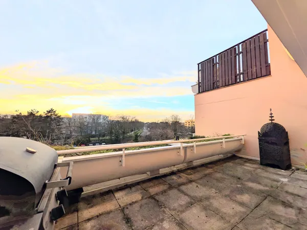 À saisir ! Superbe T4 lumineux de 77 m2 avec terrasse Quet 