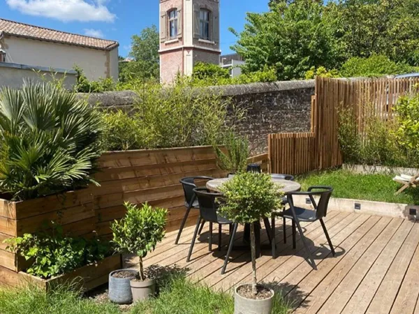 Vends maison moderne avec extérieurs 