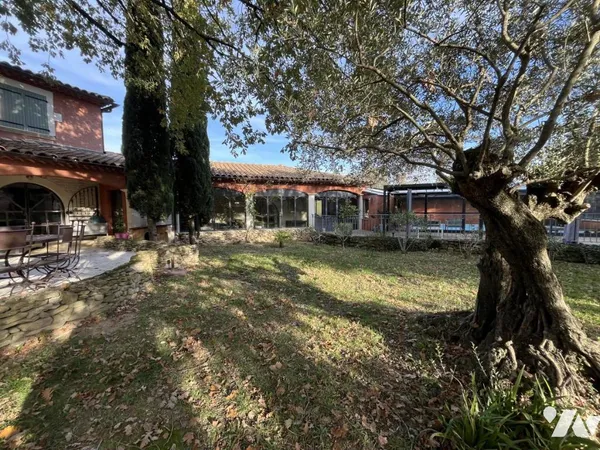 Maison 8 pièces 220 m² 