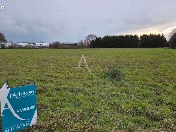 Terrain 693 m² COMMEQUIERS 