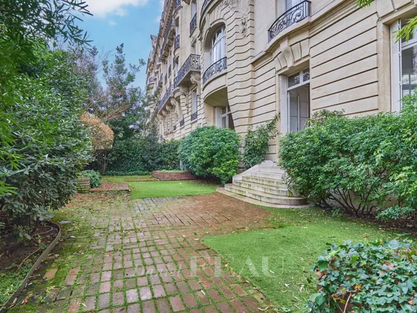 Paris XVIe - Avenue Henri Martin - Square Lamartine 