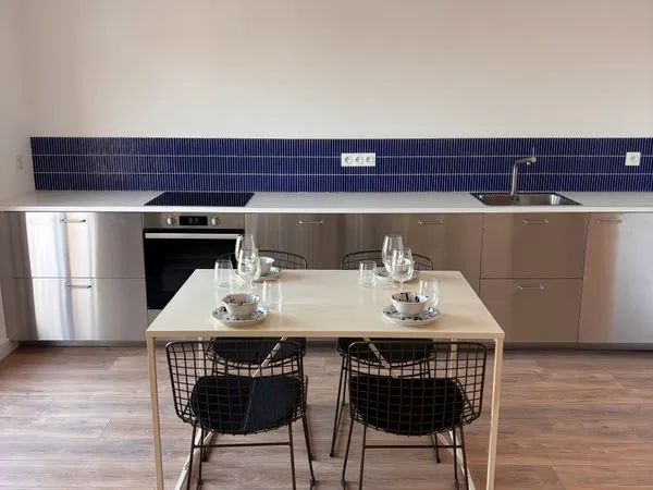 T3 meublé de 55 m², refait à neuf, places de parking, avec vues sur la mer et la Bonne Mere 