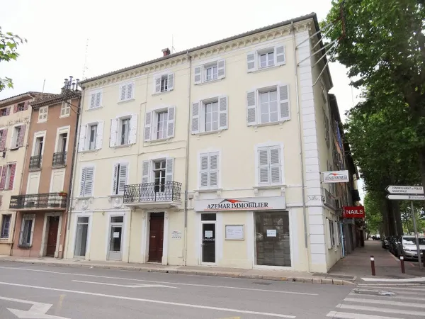 Local 51 m² 