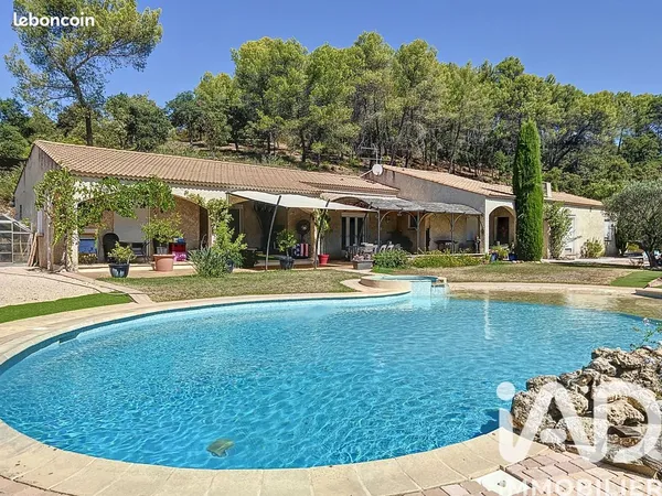Maison 7 pièces 220 m² 