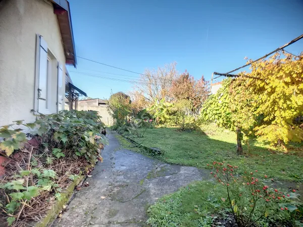 Nantes Hippodrome : Maison à louer de plain pied, 2 chambres, avec jardin clos, cuisine A/E, 