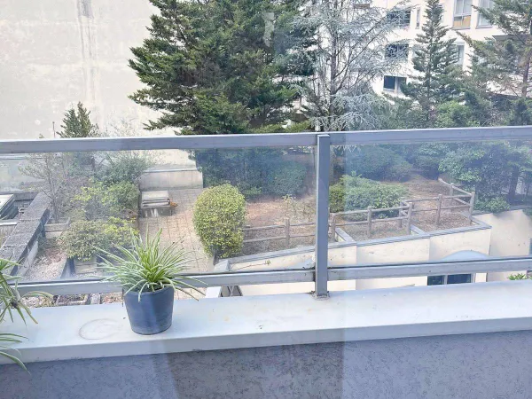 Paris XVI - quartier Chaillot/Iéna - grand studio rénové 