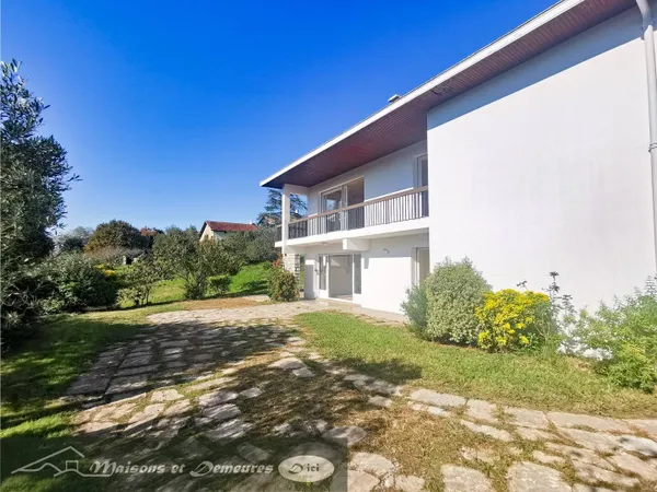 Maison de plain-pied 8 pièces 210 m² 