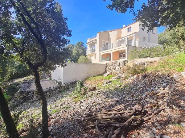 Magnifique villa avec vue panoramique sur 2746m² de terrain 