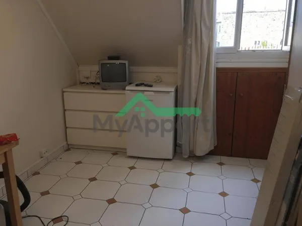 Studio 1 pièce 13 m² 